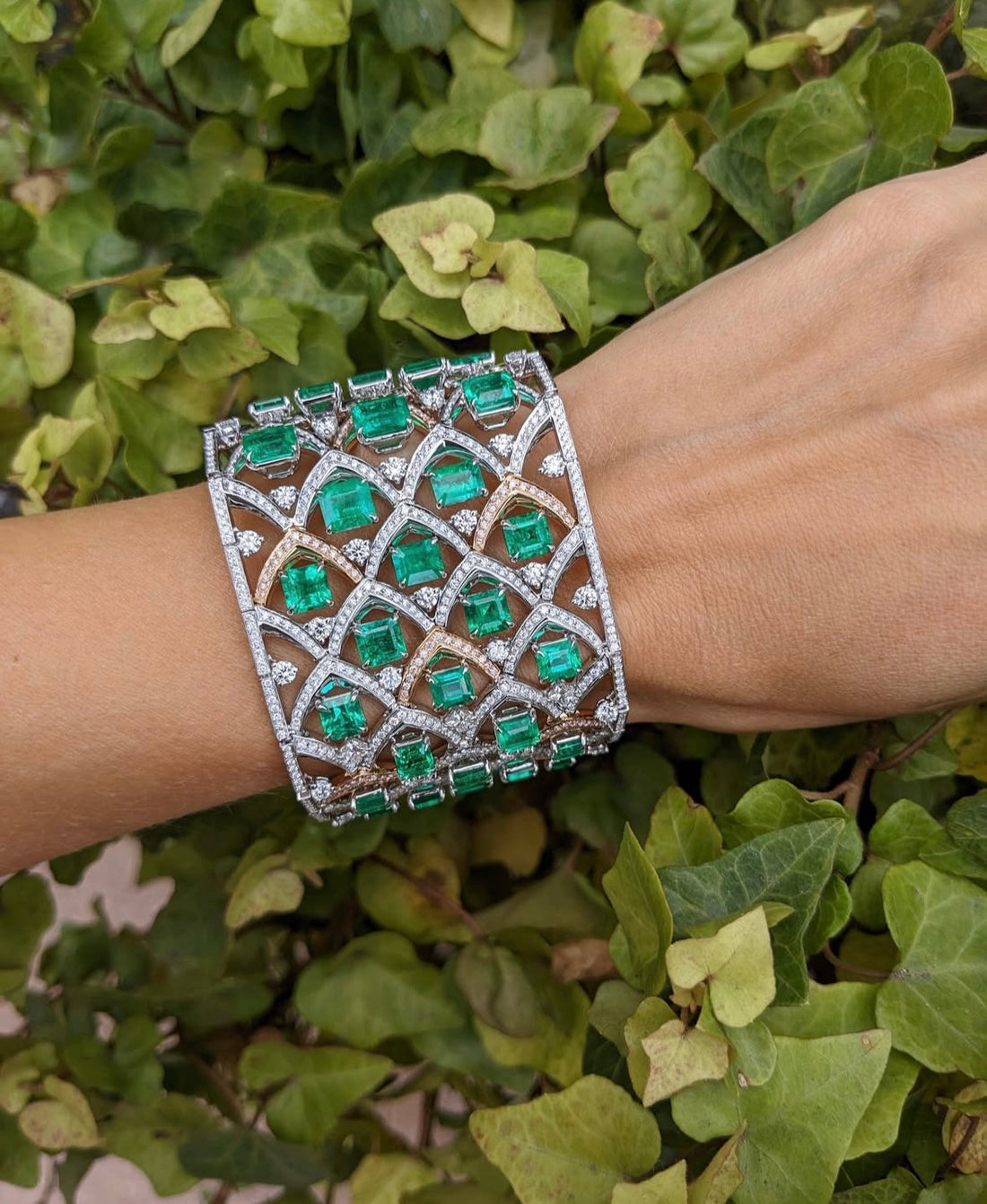 How to Select the Perfect Emerald Bracelet with Kaynaat